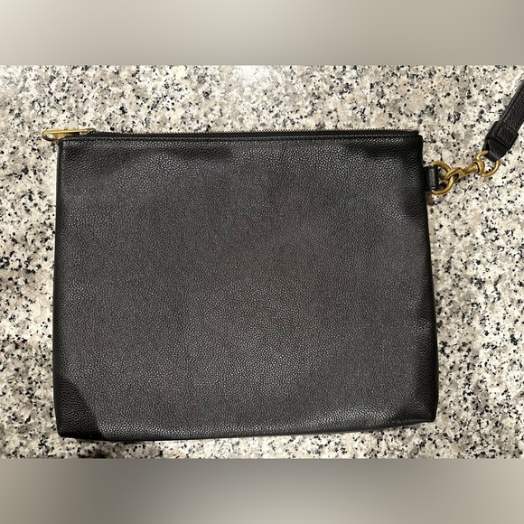 Classic Gucci Logo Leather Envelope Clutch - Picture 2 of 13